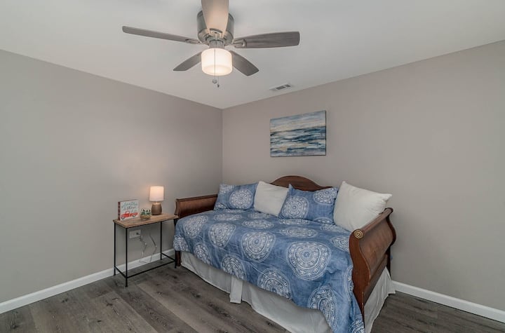 เตียงนอนเล่นชั้นล่างเปลี่ยนเป็นเตียงคู่ 2 เตียง