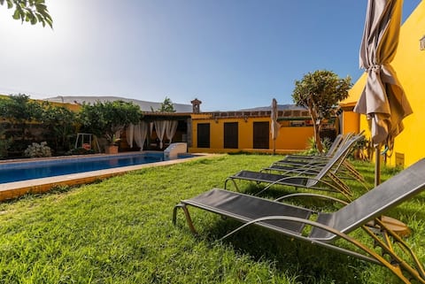 Villa Gáldar pool private parking with BBQ