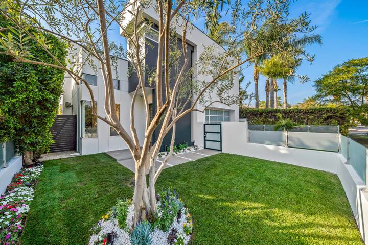 The Beverly Villa gallery image 3