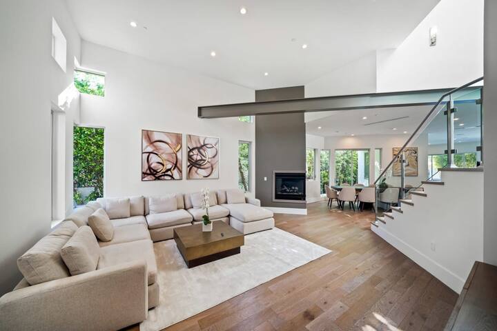 The Beverly Villa gallery image 5