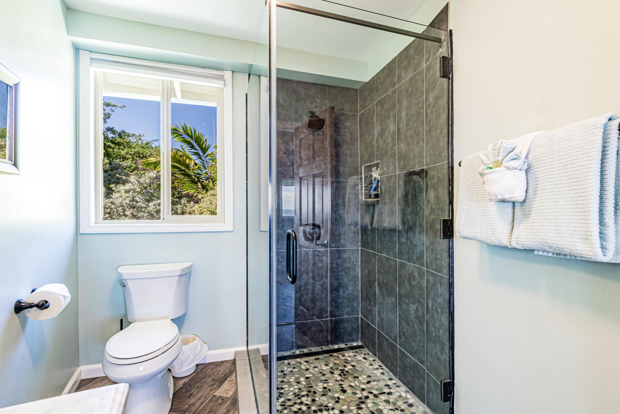 Home in Keaau · ★4.95 · 2 bedrooms · 2 beds · 3 baths - Image 16