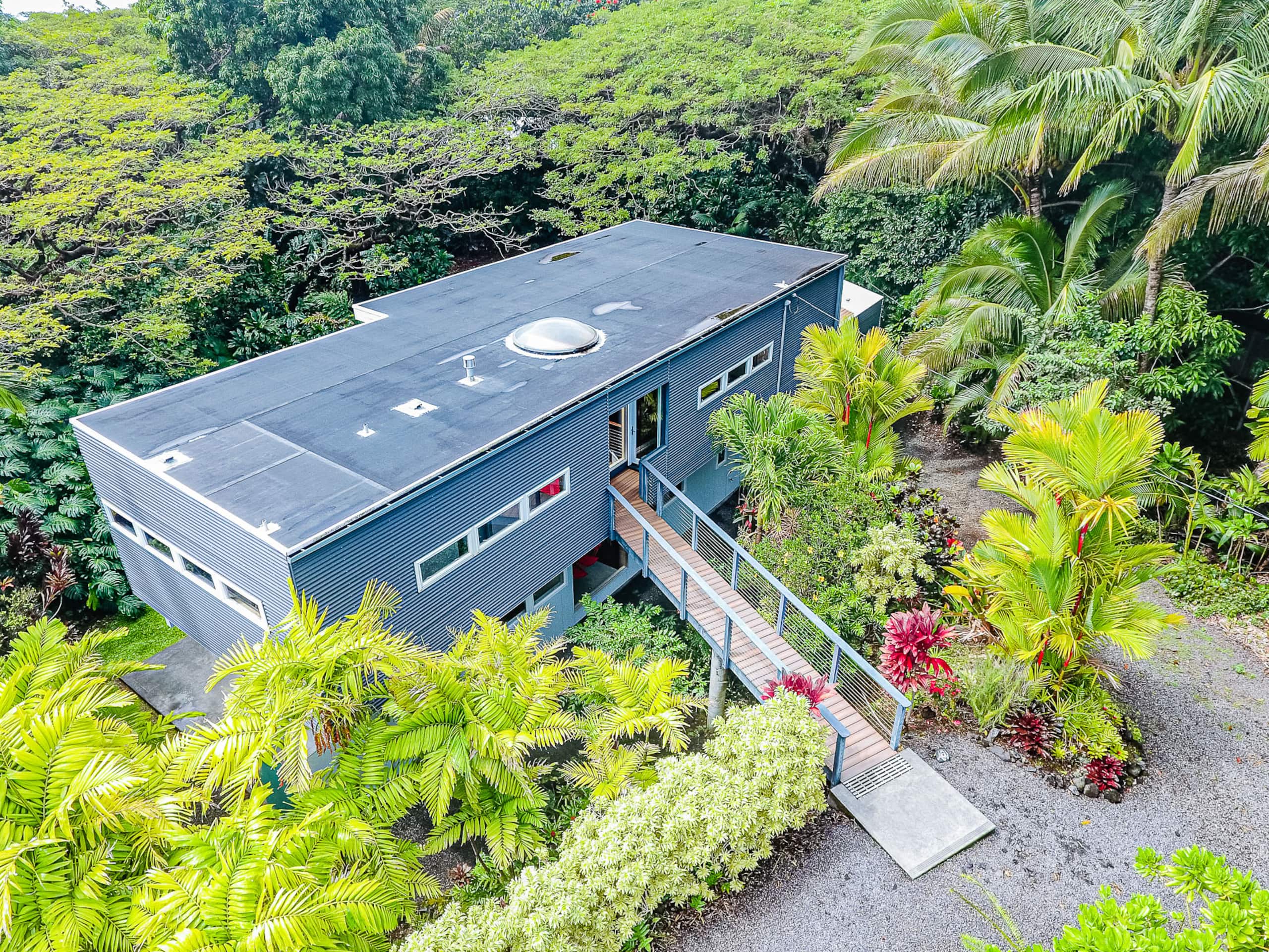 Home in Pahoa · ★4.97 · 2 bedrooms · 2 beds · 2.5 baths - Image 25