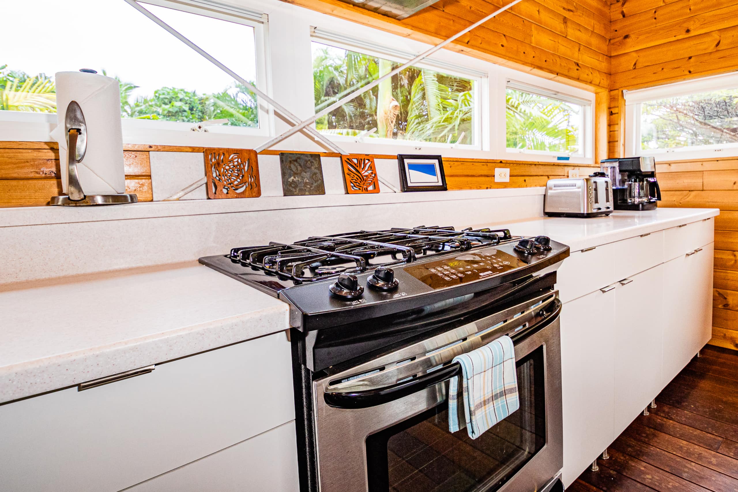 Home in Pahoa · ★4.97 · 2 bedrooms · 2 beds · 2.5 baths - Image 11