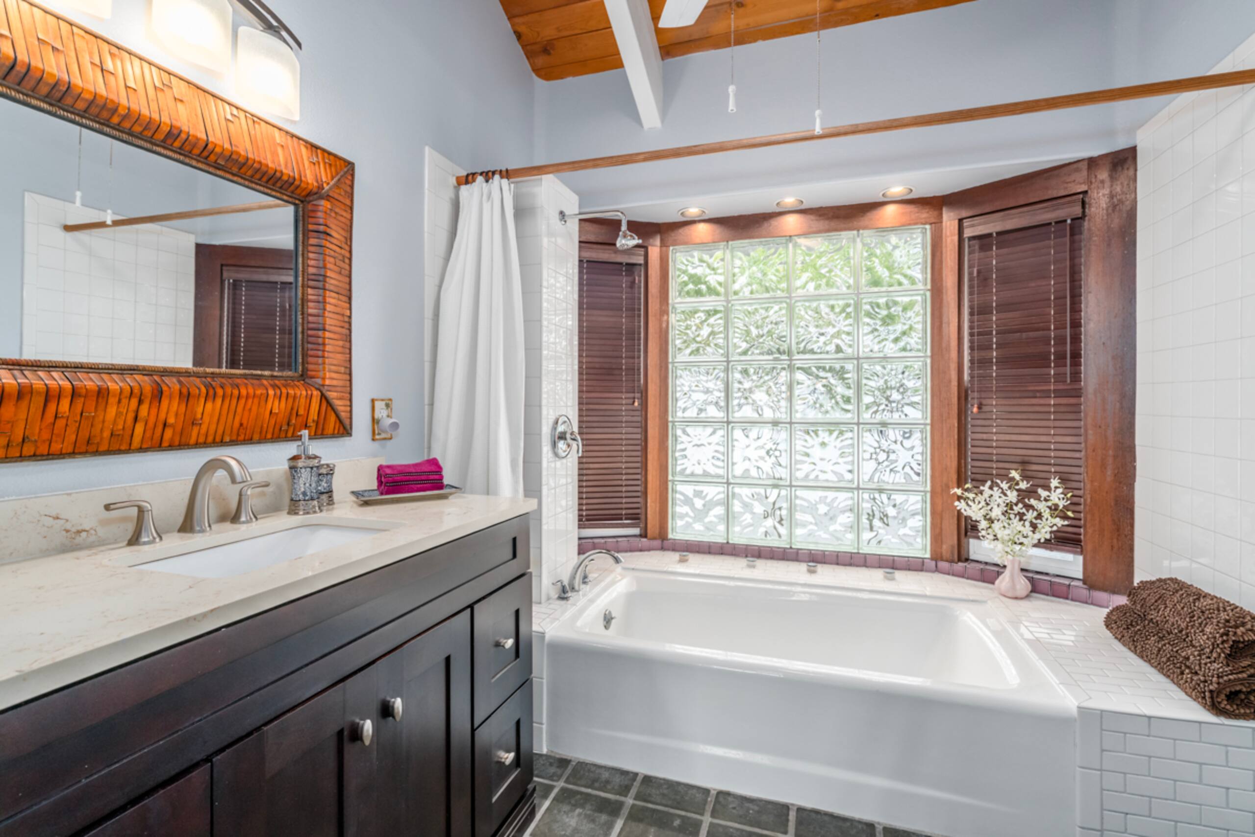 Home in Keaau · ★4.91 · 2 bedrooms · 3 beds · 2 baths - Image 19