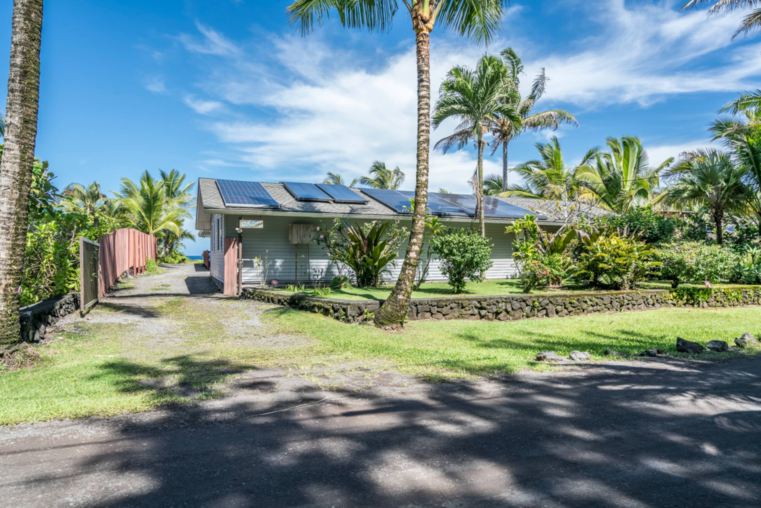 Home in Keaau · ★4.91 · 2 bedrooms · 3 beds · 2 baths - Image 38
