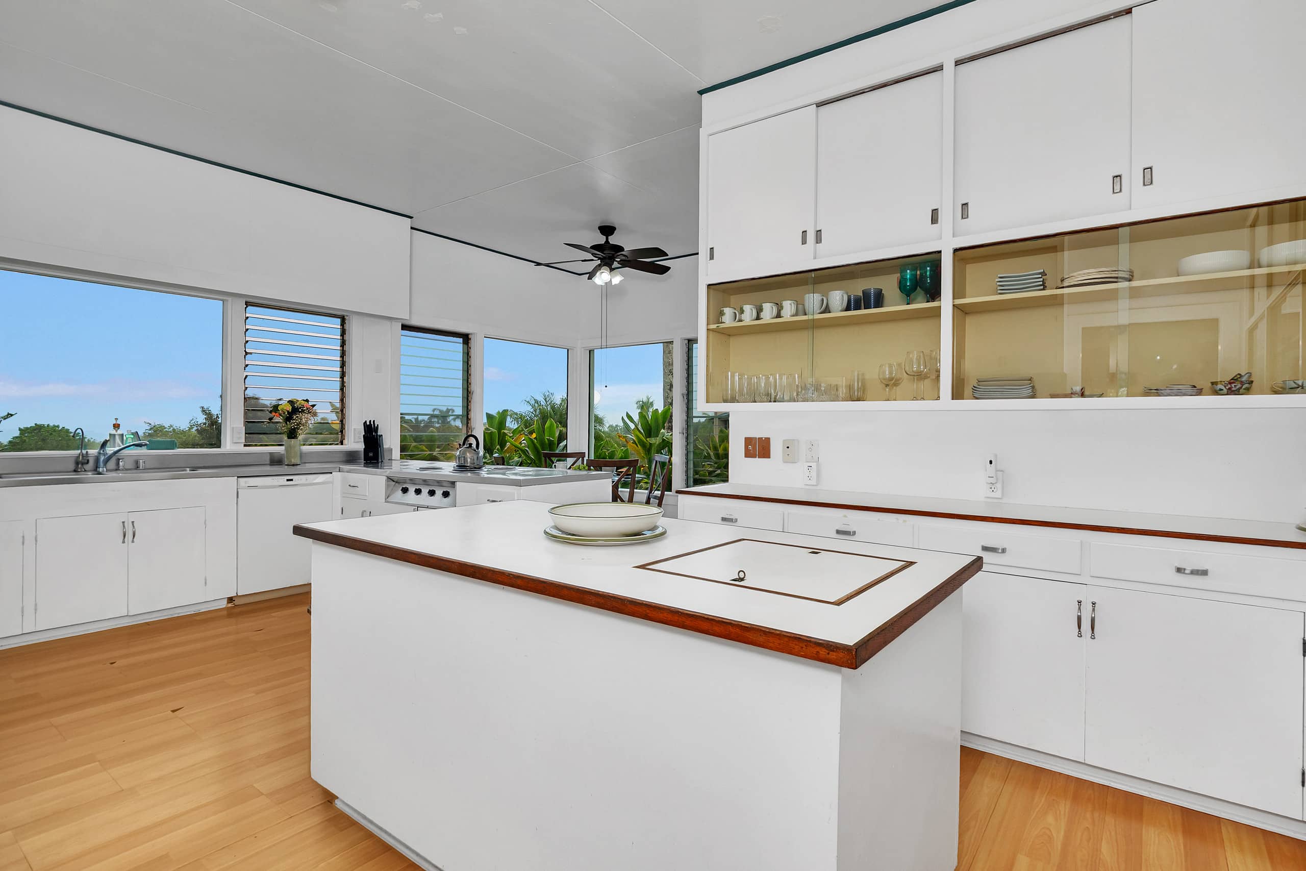 Home in Hilo · ★4.83 · 4 bedrooms · 5 beds · 2 private baths - Image 21