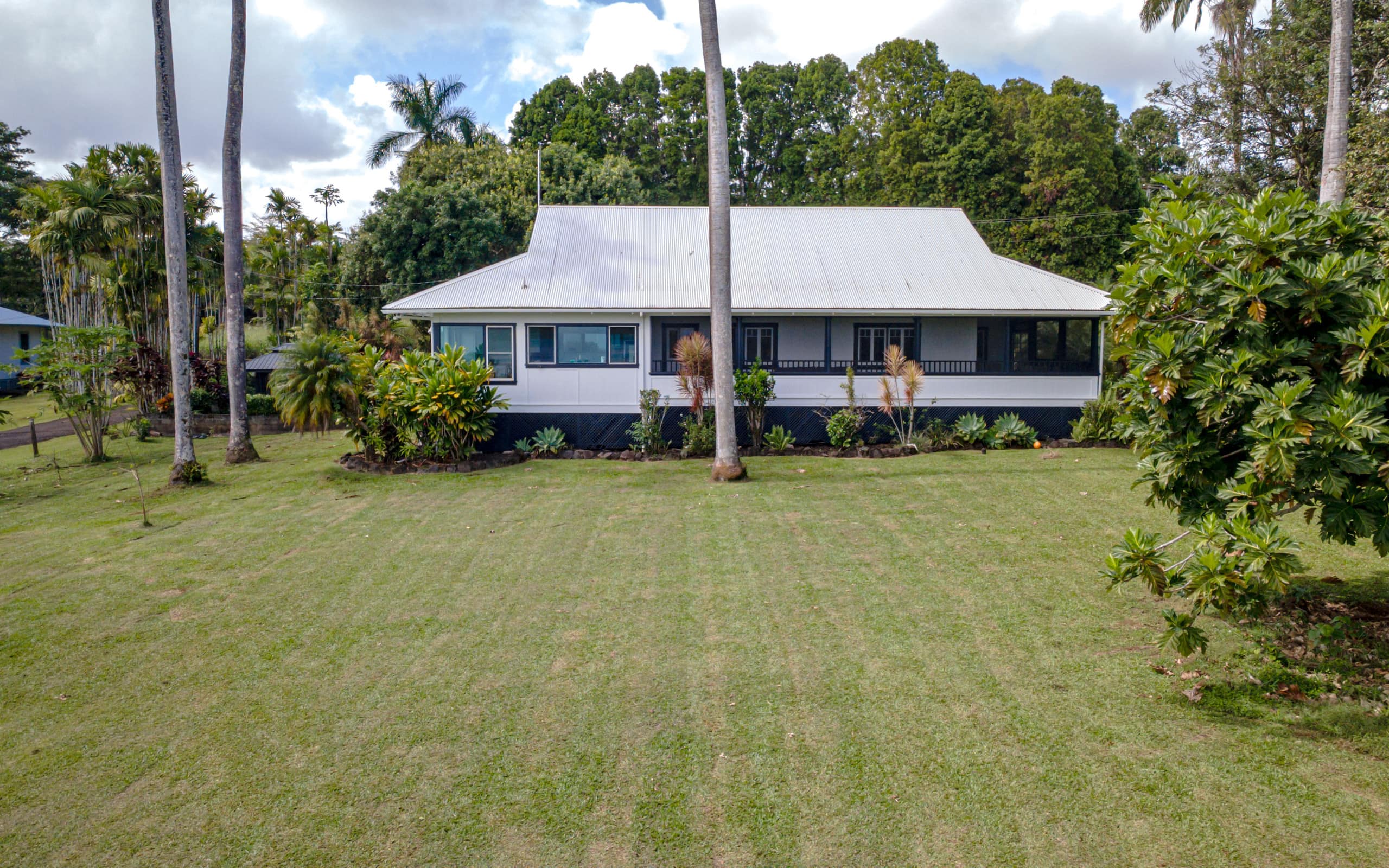 Home in Hilo · ★4.83 · 4 bedrooms · 5 beds · 2 private baths - Image 2