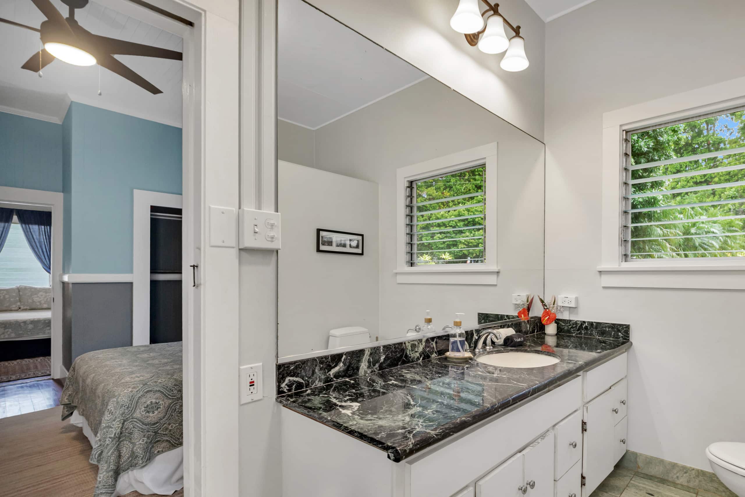 Home in Hilo · ★4.83 · 4 bedrooms · 5 beds · 2 private baths - Image 45