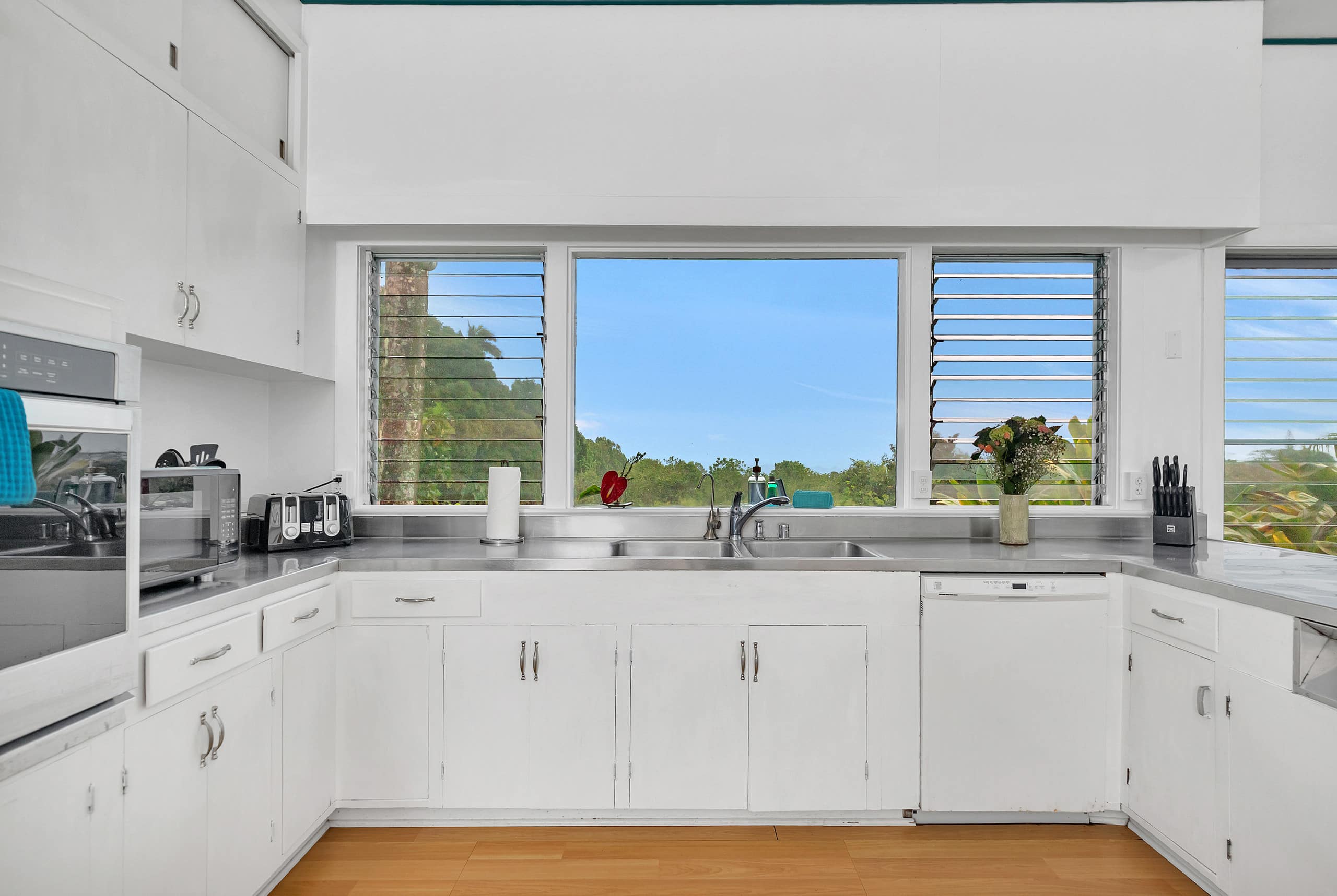 Home in Hilo · ★4.83 · 4 bedrooms · 5 beds · 2 private baths - Image 23