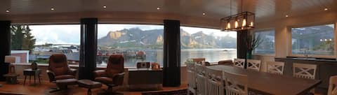 Lofoten panoramic luxury home with sauna