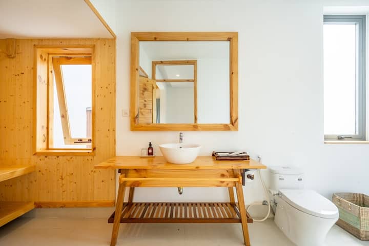 Bathroom in Bedroom 1