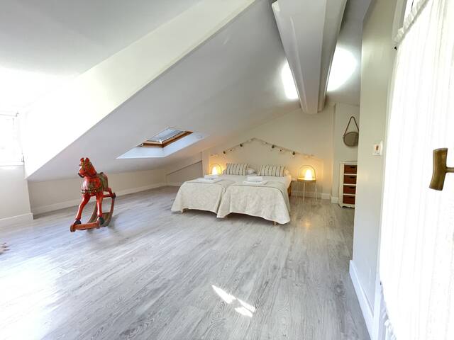 Gure Loraitz gallery image 4