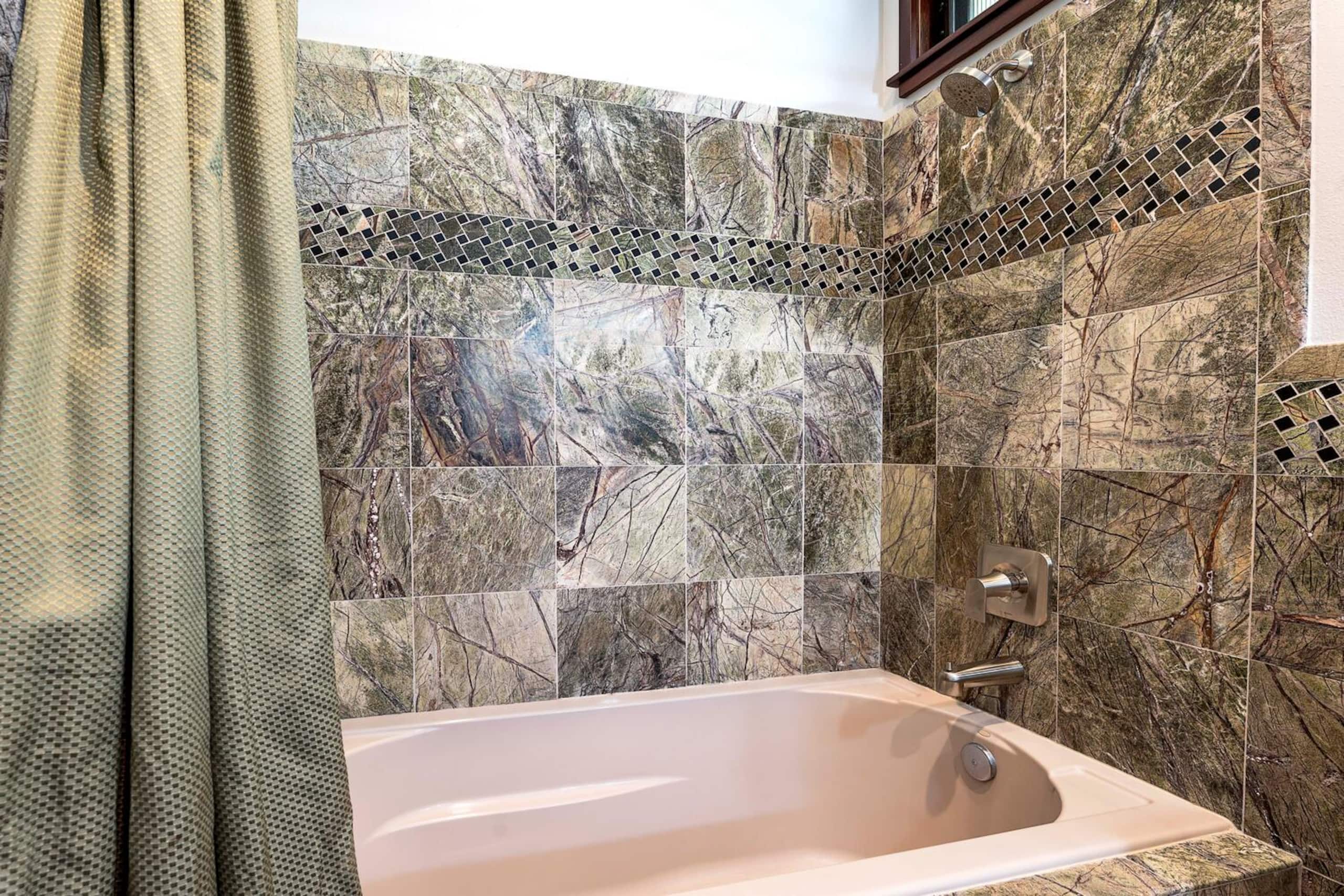 Home in Kailua-Kona · ★4.94 · 3 bedrooms · 3 beds · 3.5 baths - Image 42