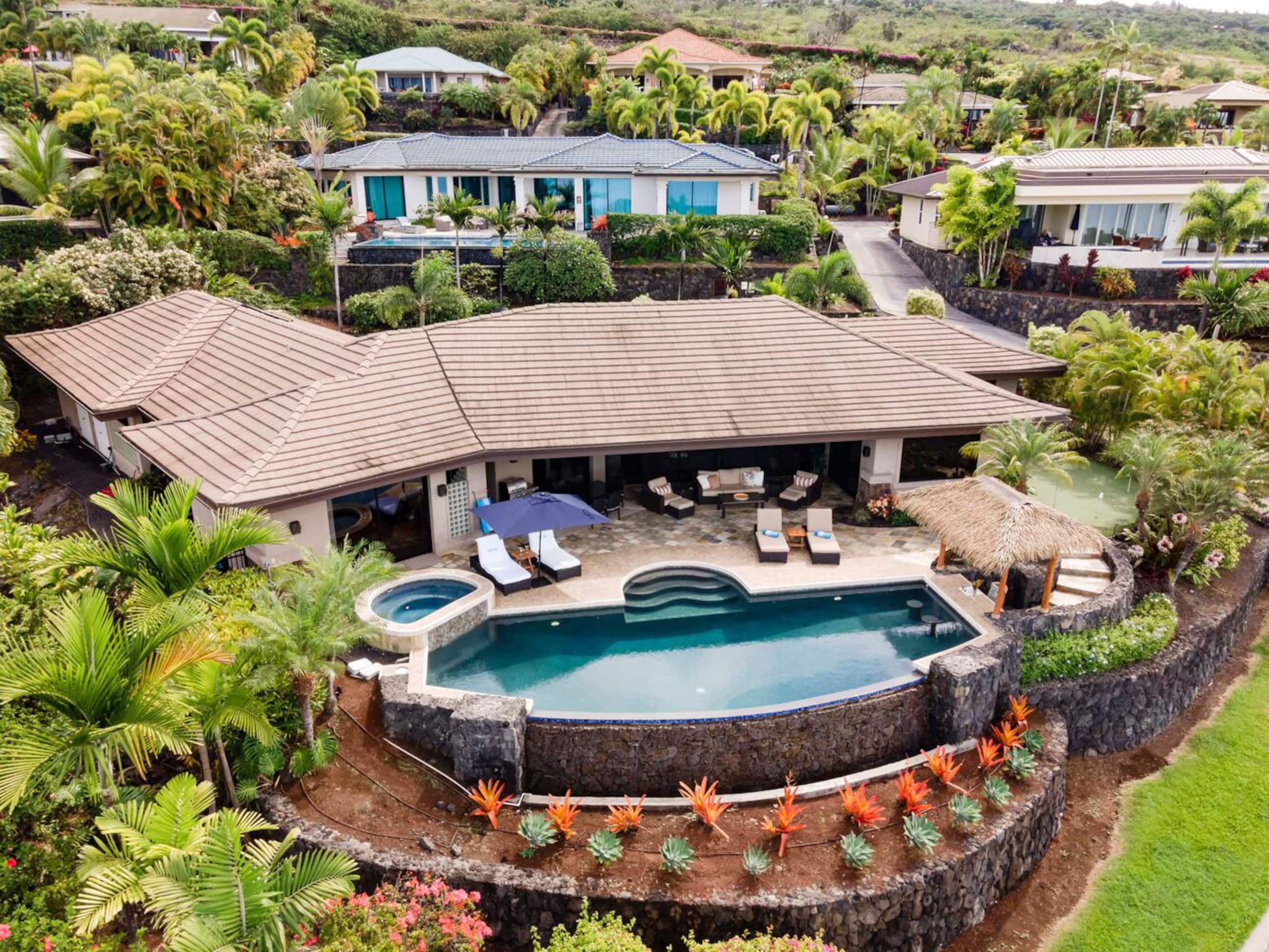 Home in Kailua-Kona · ★4.94 · 3 bedrooms · 3 beds · 3.5 baths - Image 49