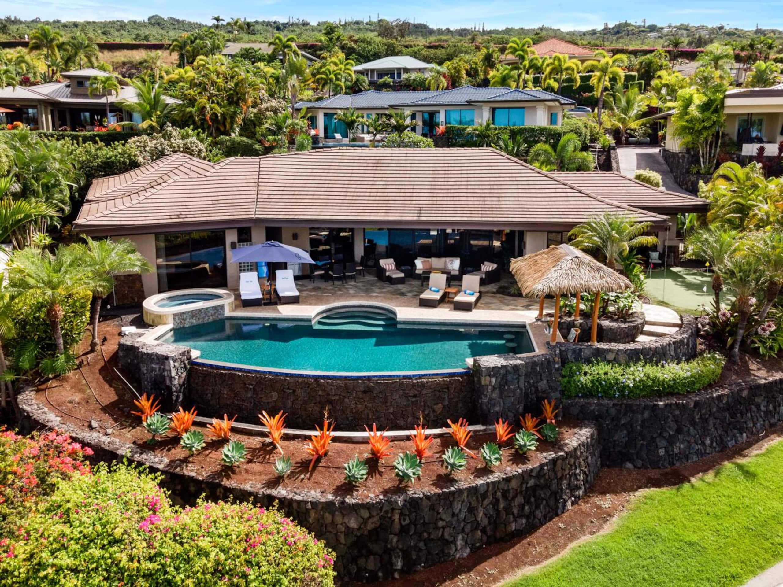 Home in Kailua-Kona · ★4.94 · 3 bedrooms · 3 beds · 3.5 baths - Image 4