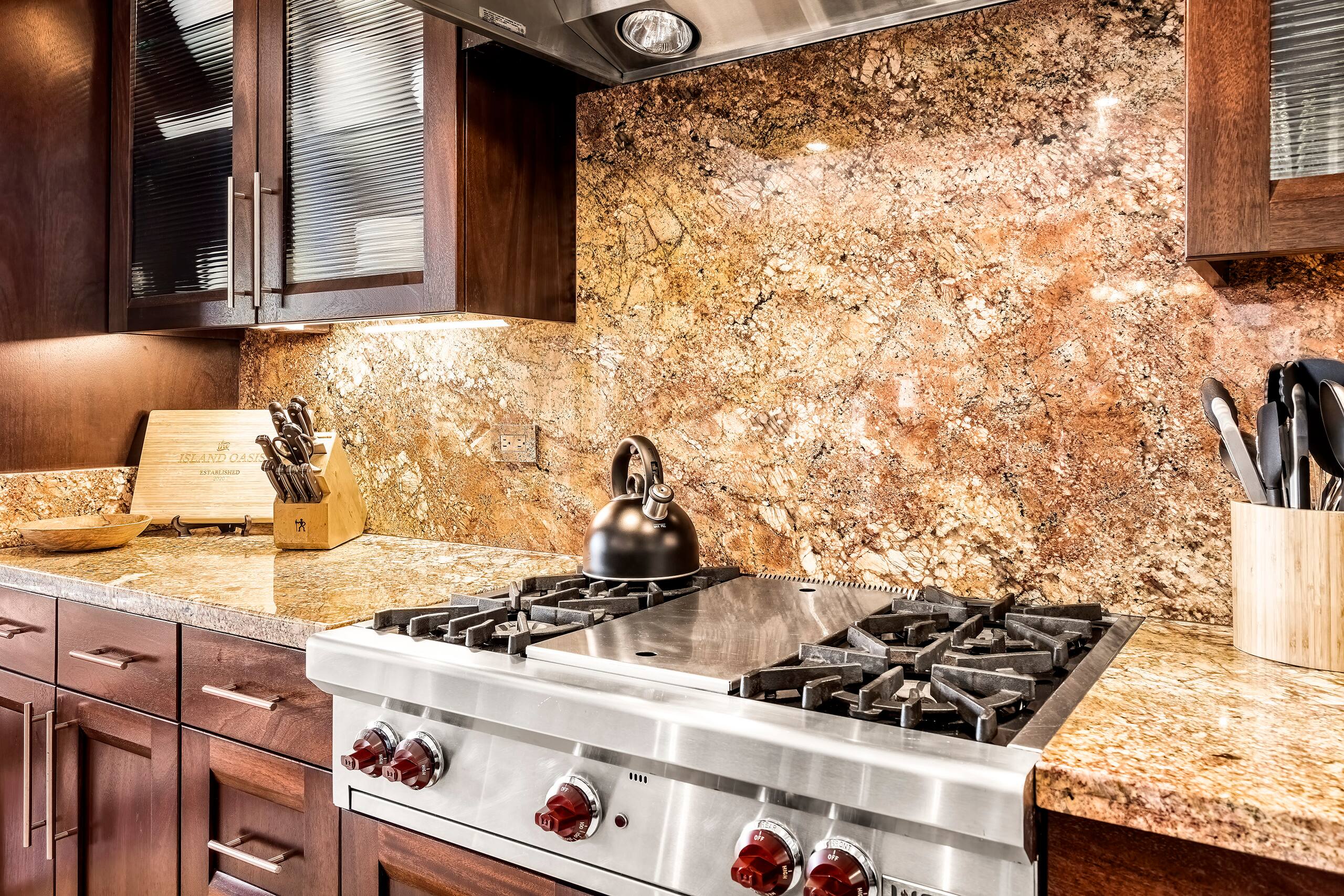 Home in Kailua-Kona · ★4.94 · 3 bedrooms · 3 beds · 3.5 baths - Image 15