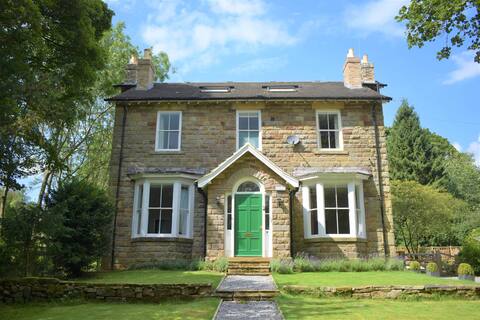Fantastic Victorian Vicarage in stunning Rosedale Abbey