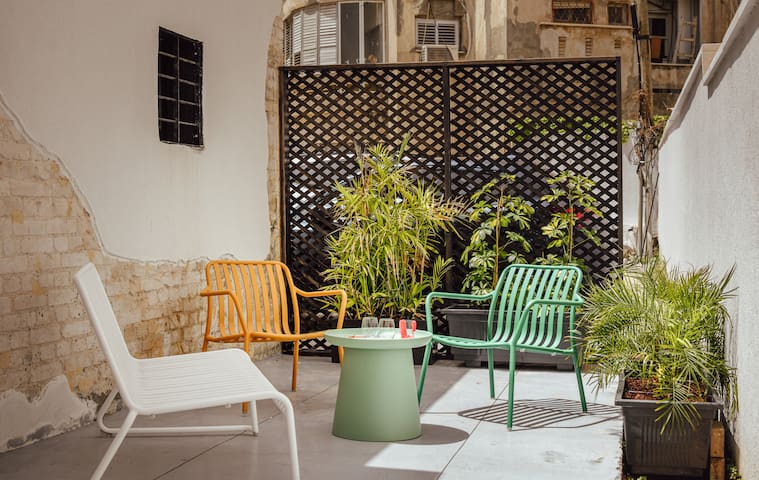 Loginn - ColorBox Tel Aviv managed Airbnb listing 3