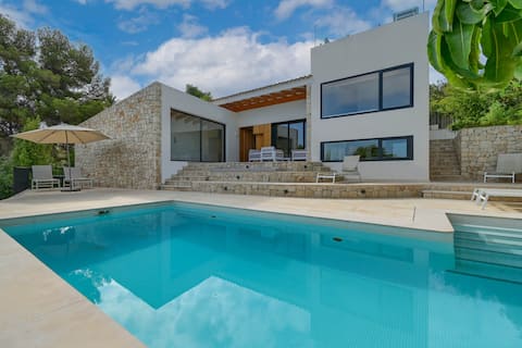 Nice stay: B Sky: Heated pool, views, wifi