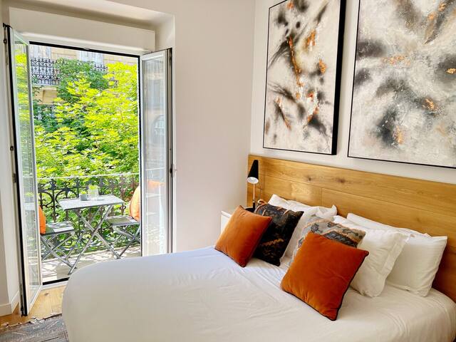 ♥︎ Heart of Midtown ⎮⎮ 5 balconies⎮⎮Walk Score 99 gallery image 2