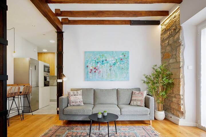 ♥︎ Heart of Midtown ⎮⎮ 5 balconies⎮⎮Walk Score 99 gallery image 3