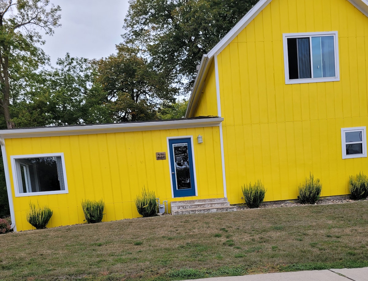 StayCabin. 5 Bed, 3 Bath Heart of Arnolds Park Houses for Rent in