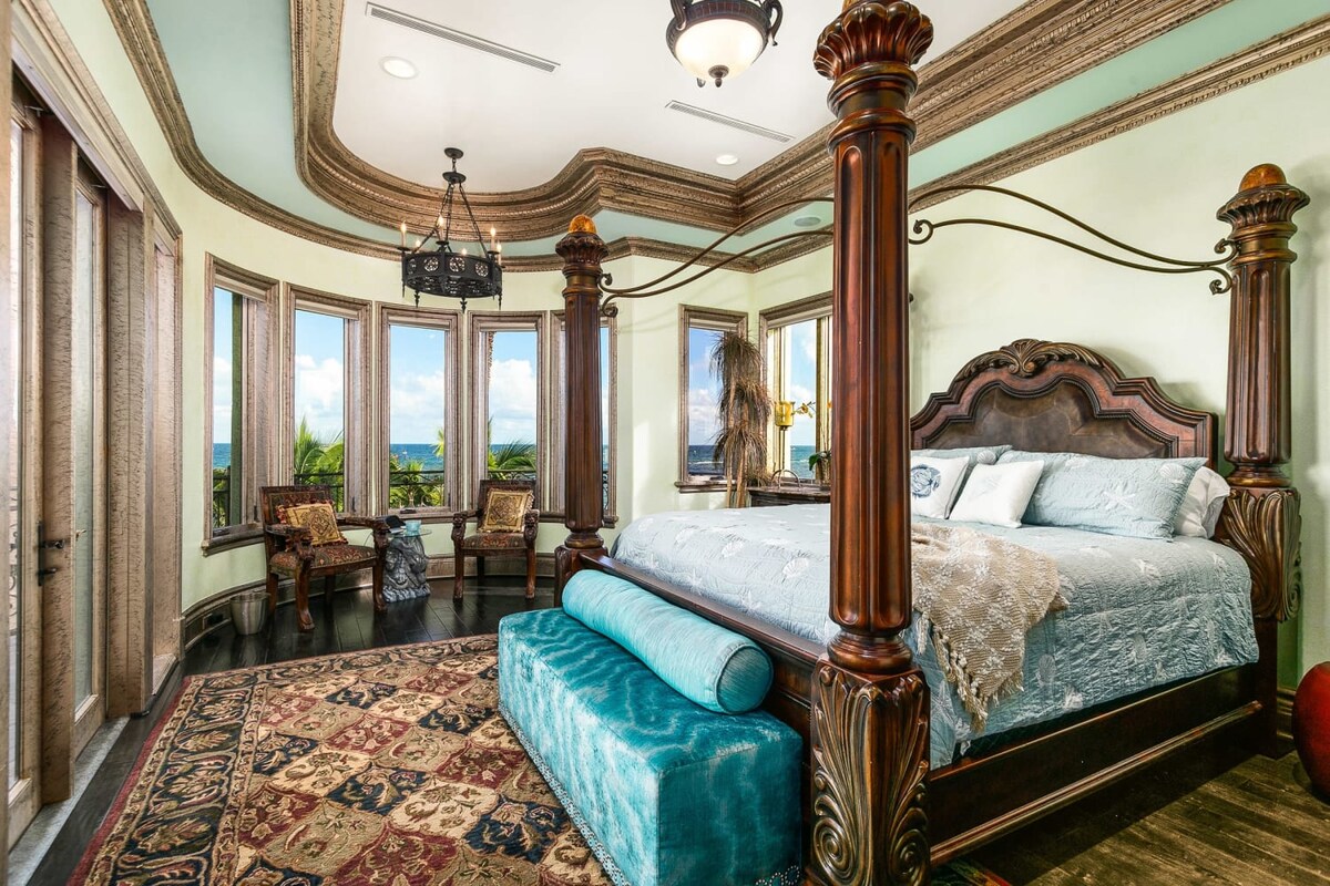 Úžasný výhľad z jednej z našich spální na 3. poschodí!