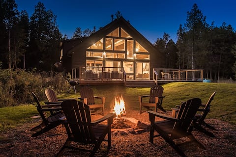 Luxury Tobermory Retreat: Modern Home + Hot Tub