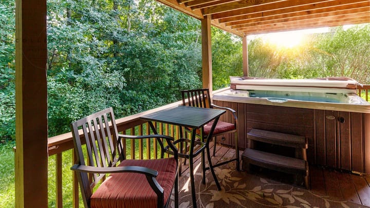 Galena Territory 5br Retreat | Hot Tub & Game Room - Galena, IL