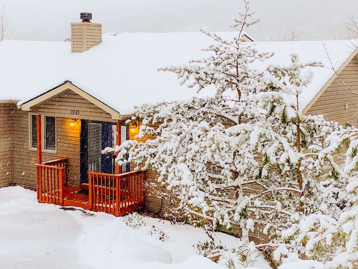 Relaxation and Adventure Await You at Sungrazer Cabins for Rent in