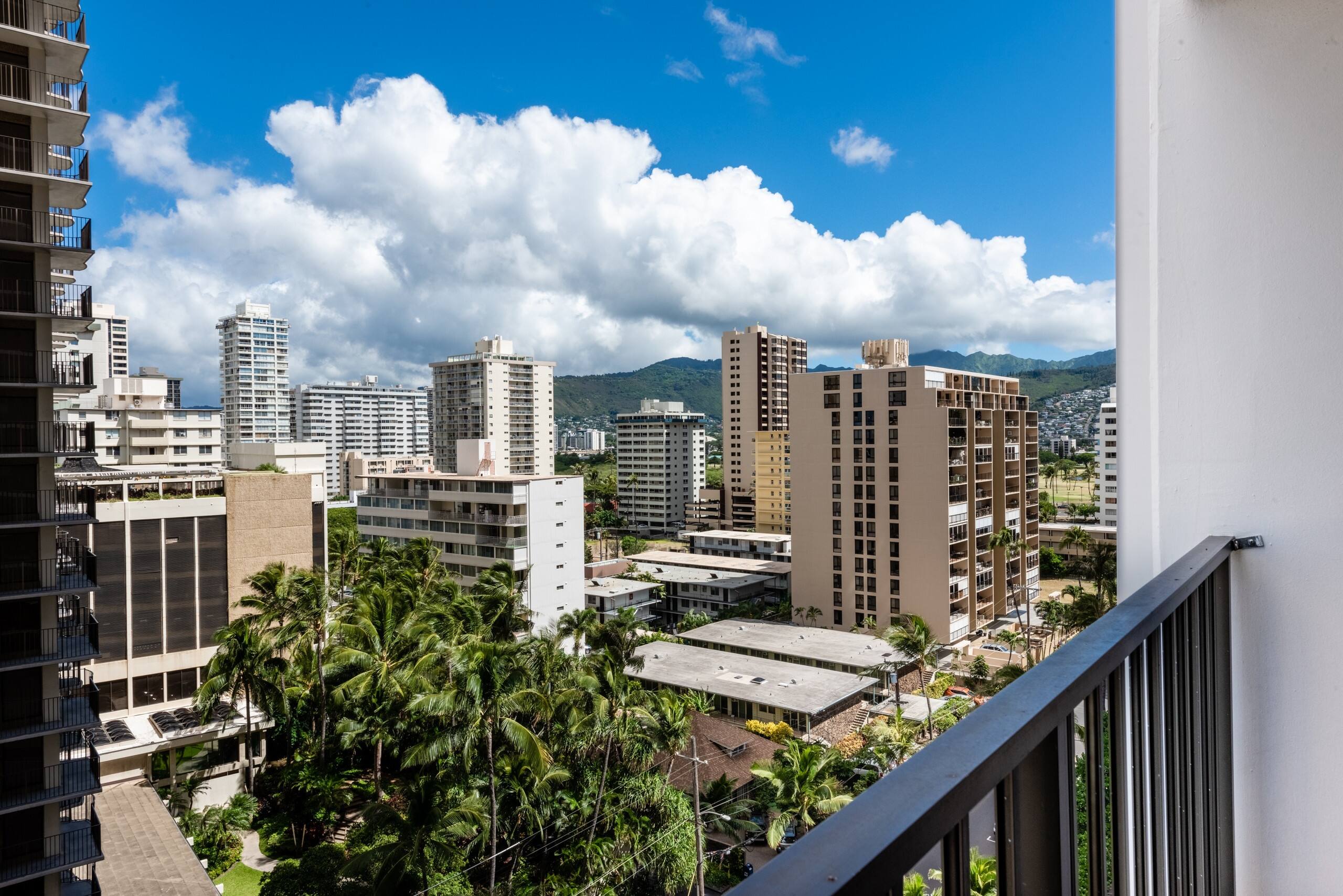 Condo in Honolulu · ★4.39 · 1 bedroom · 3 beds · 1 private bath - Image 6
