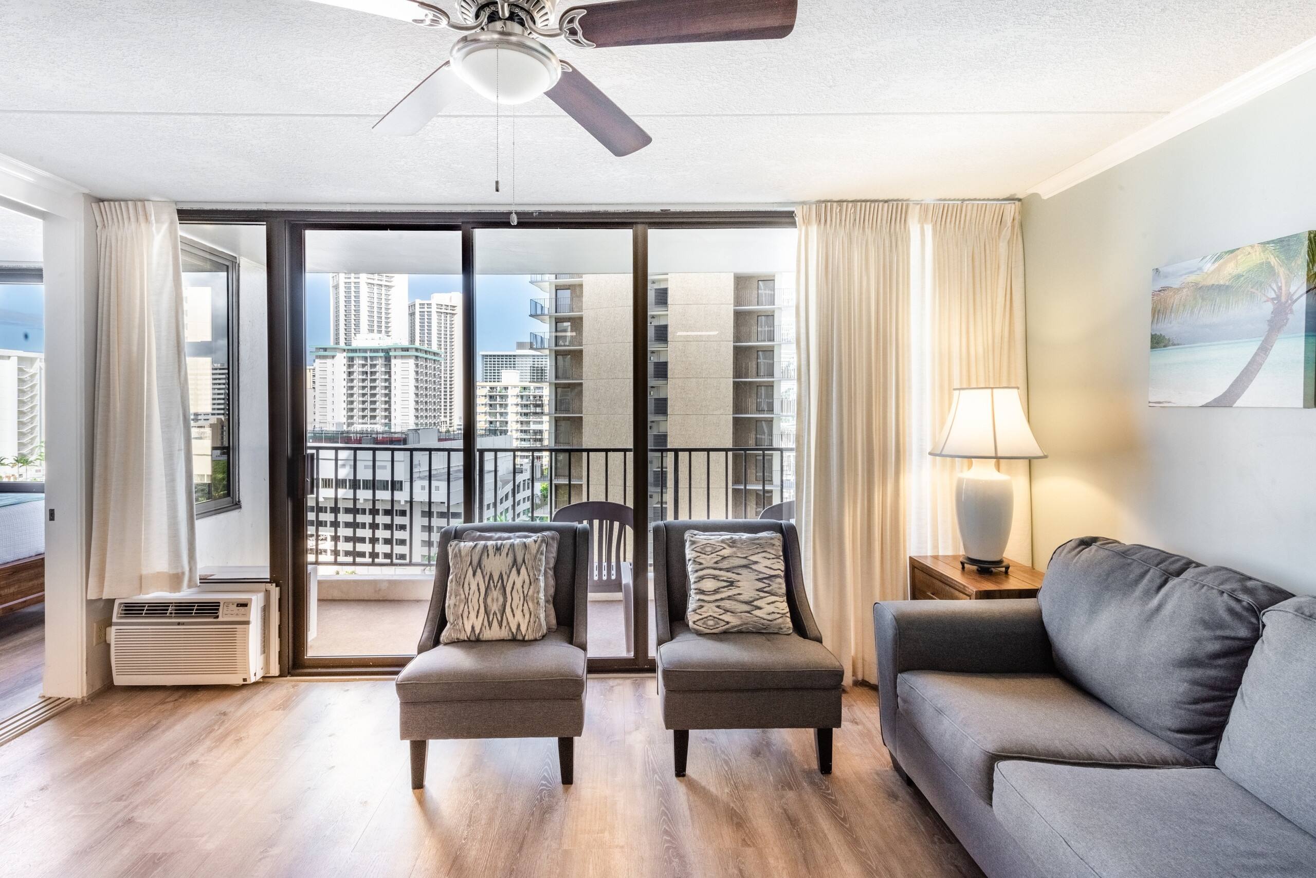 Condo in Honolulu · ★4.39 · 1 bedroom · 3 beds · 1 private bath - Image 4