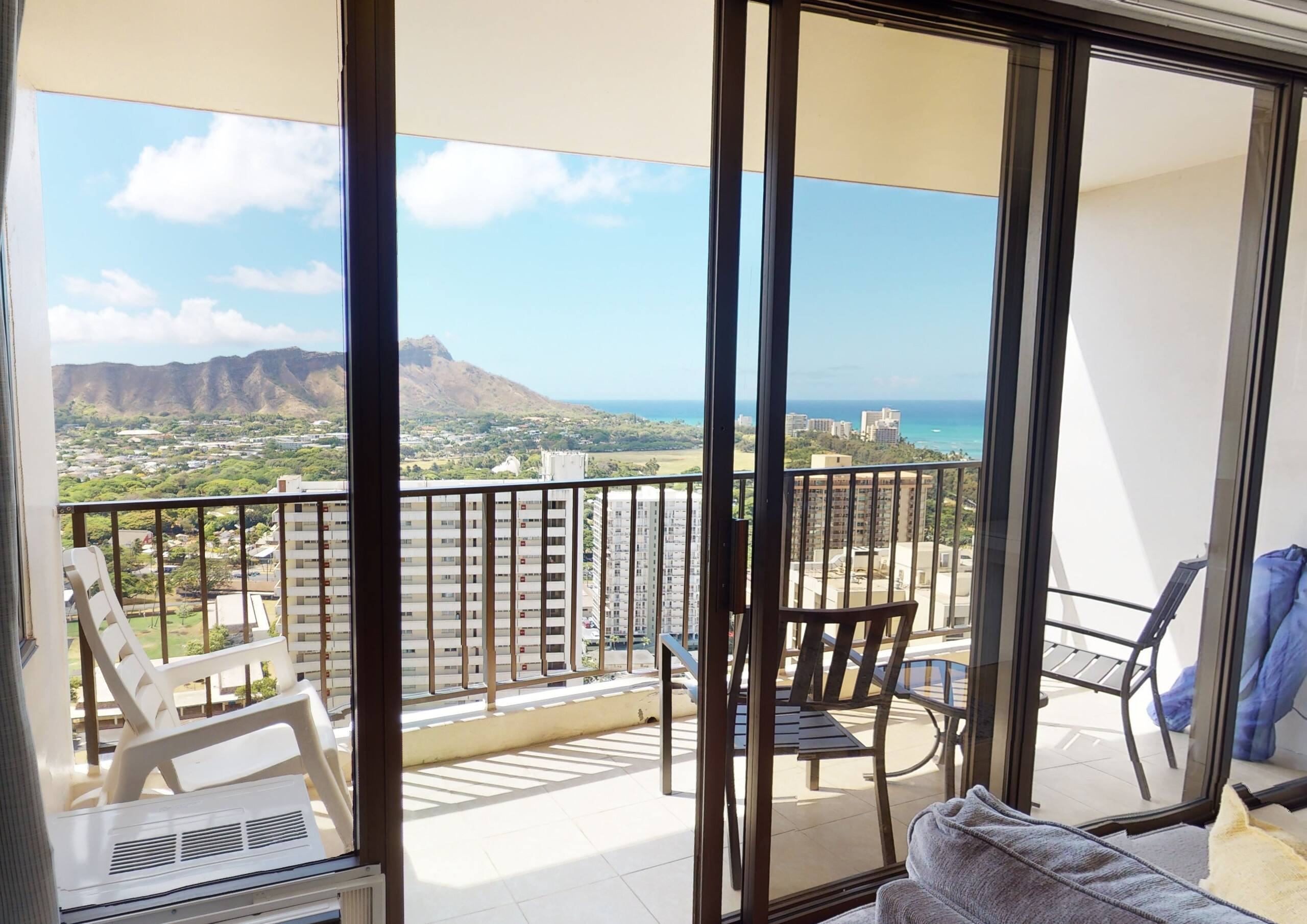 Condo in Honolulu · ★4.32 · 1 bedroom · 3 beds · 1 private bath - Image 21