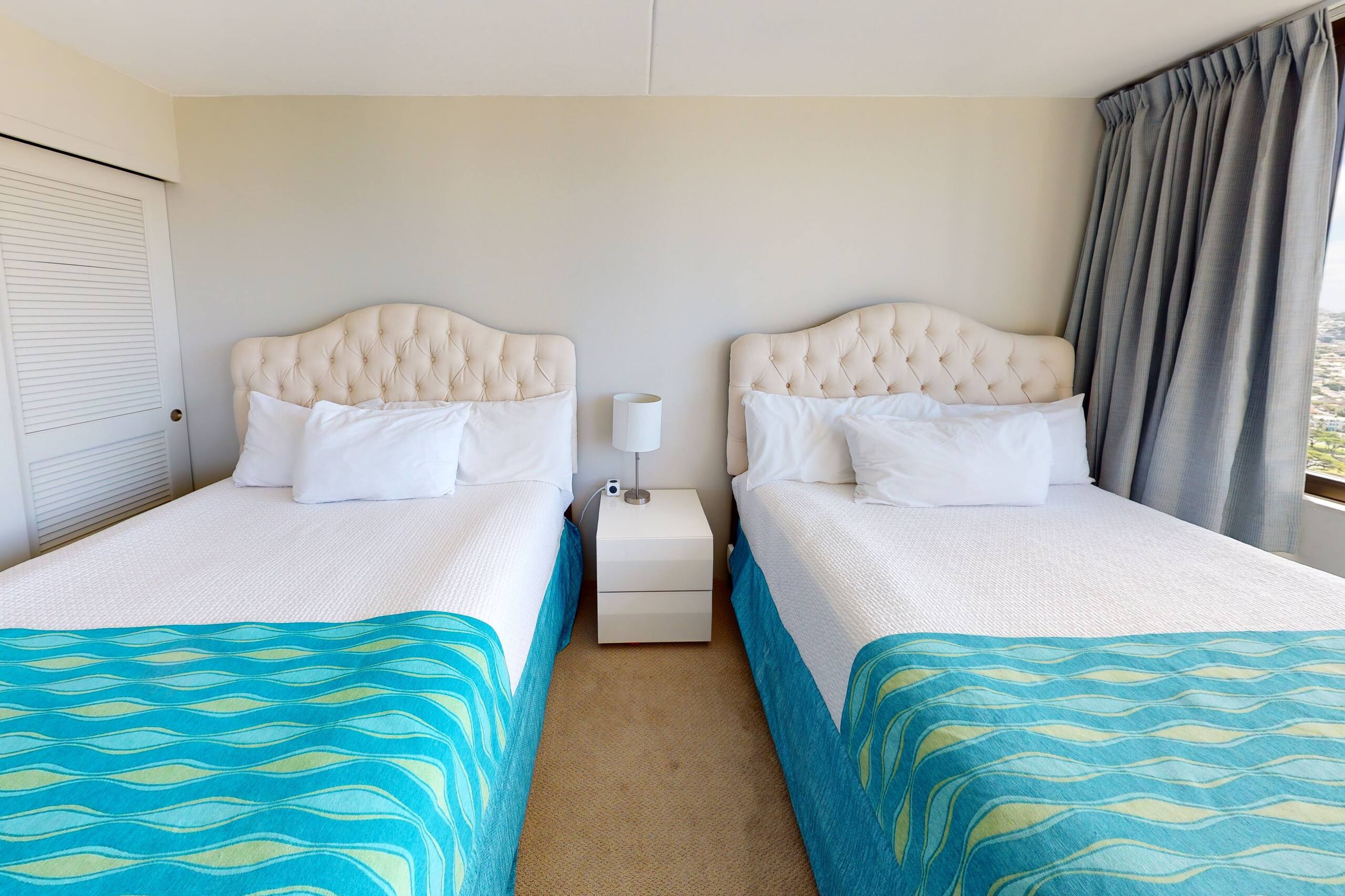 Condo in Honolulu · ★4.32 · 1 bedroom · 3 beds · 1 private bath - Image 3