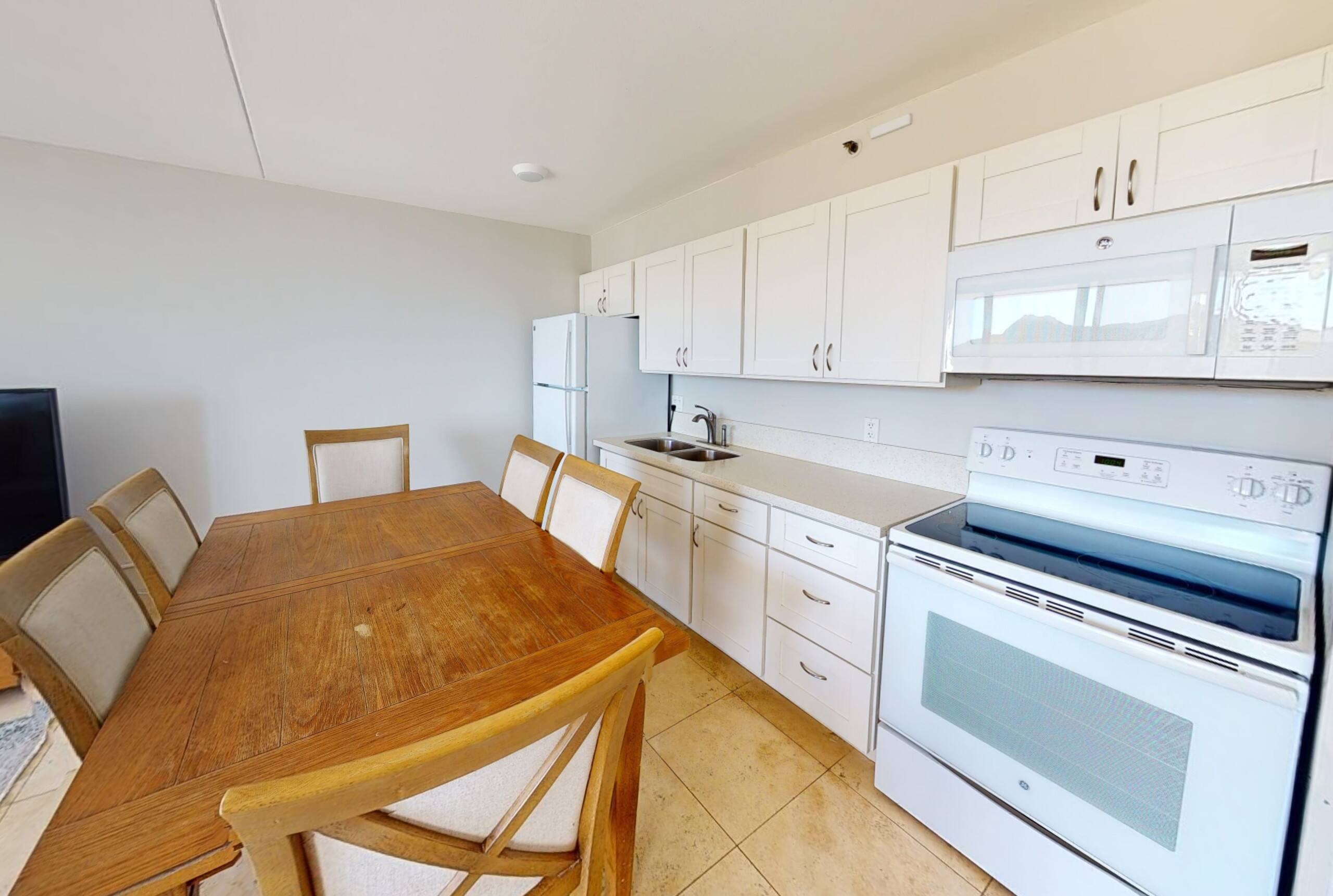 Condo in Honolulu · ★4.32 · 1 bedroom · 3 beds · 1 private bath - Image 6