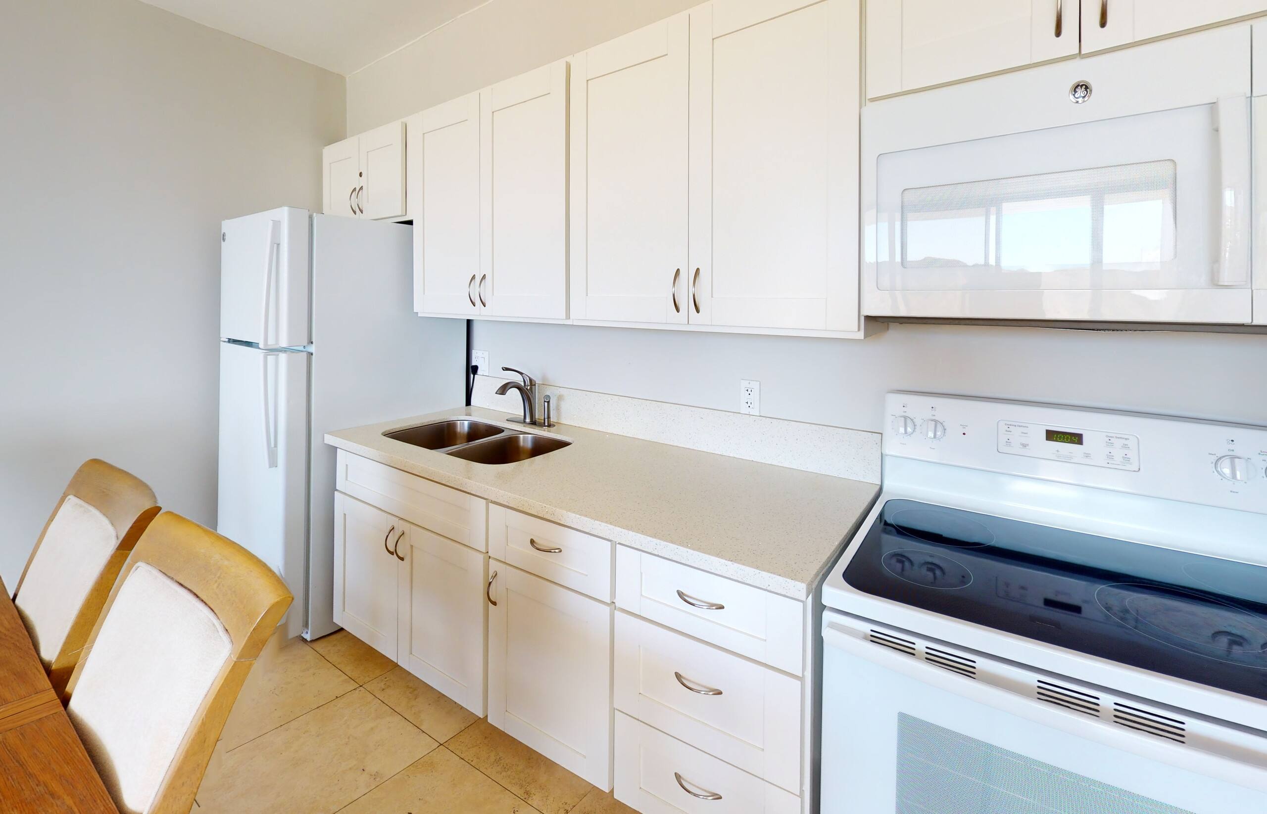 Condo in Honolulu · ★4.32 · 1 bedroom · 3 beds · 1 private bath - Image 14