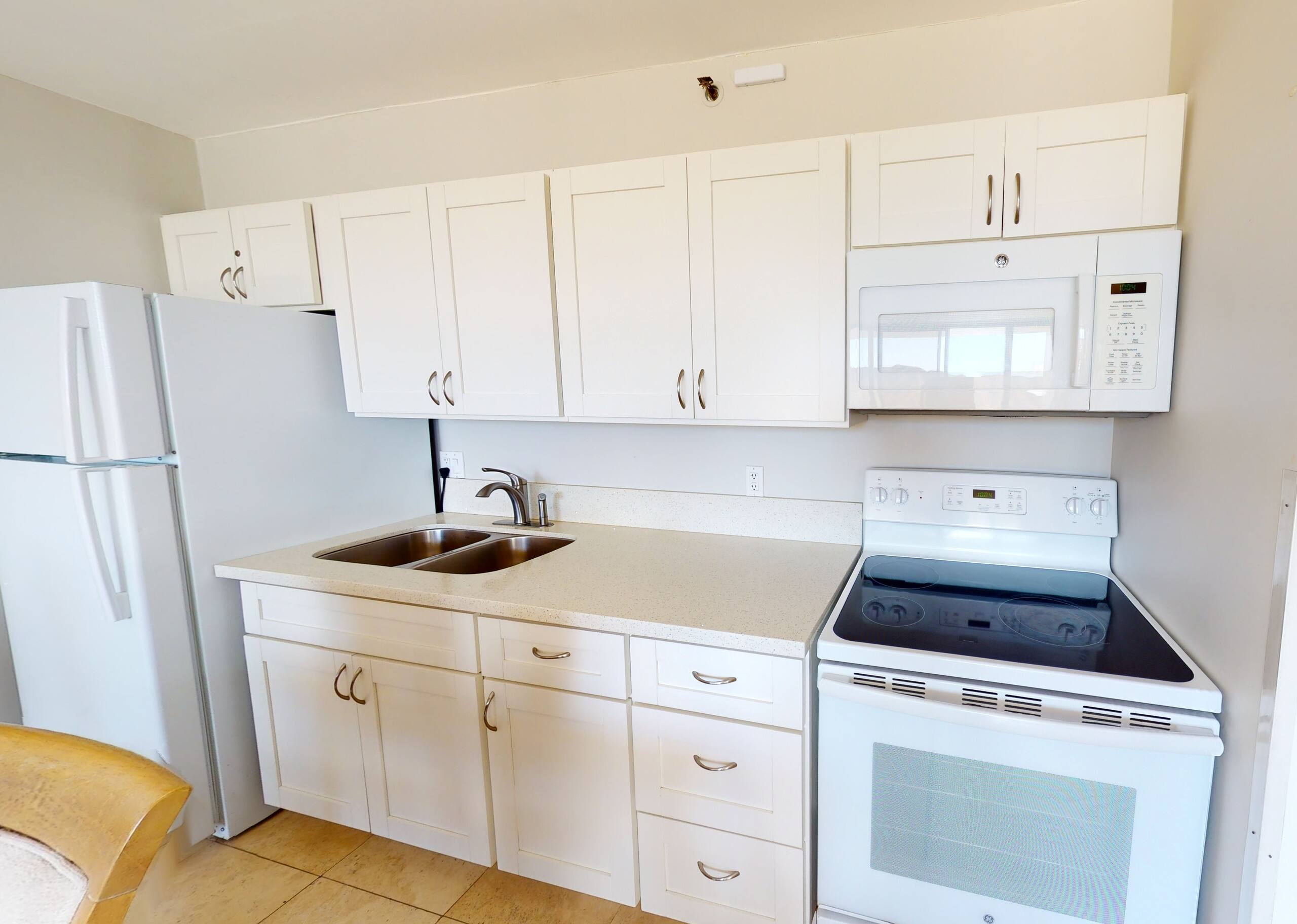 Condo in Honolulu · ★4.32 · 1 bedroom · 3 beds · 1 private bath - Image 10