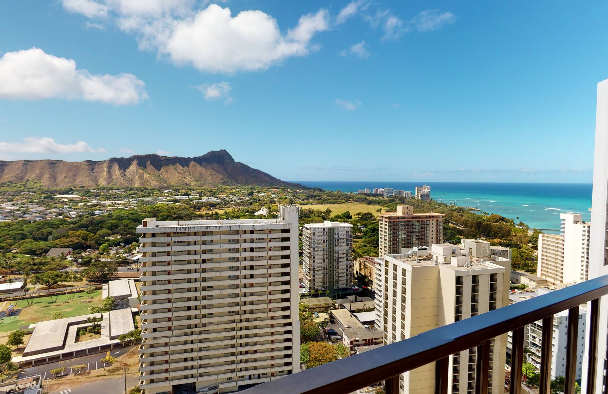 Condo in Honolulu · ★4.32 · 1 bedroom · 3 beds · 1 private bath - Image 24