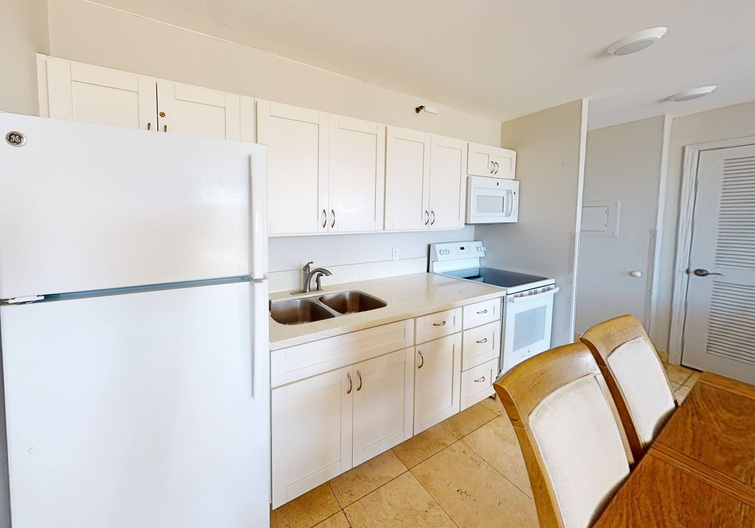 Condo in Honolulu · ★4.32 · 1 bedroom · 3 beds · 1 private bath - Image 2