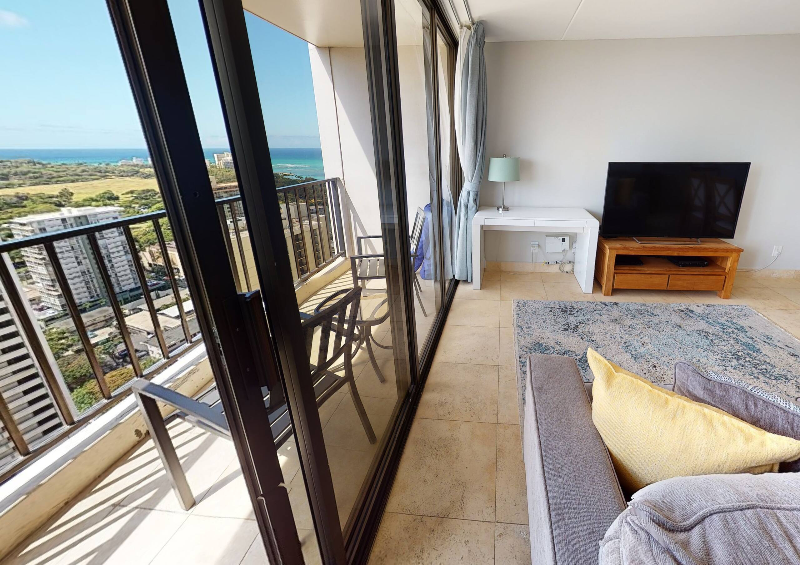 Condo in Honolulu · ★4.32 · 1 bedroom · 3 beds · 1 private bath - Image 17