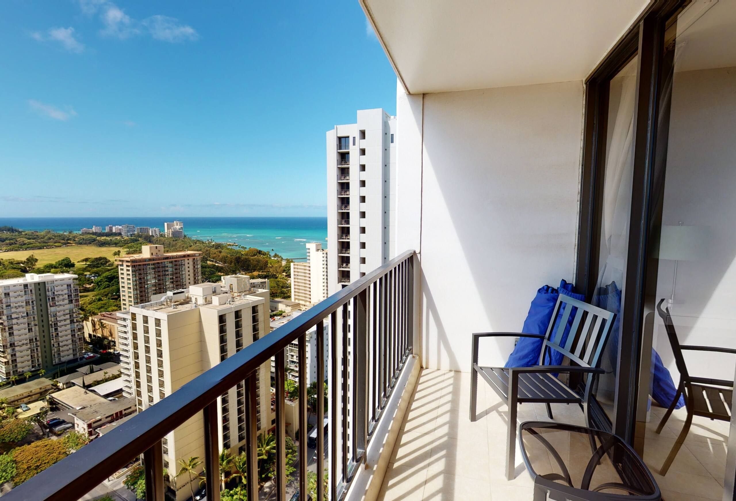 Condo in Honolulu · ★4.32 · 1 bedroom · 3 beds · 1 private bath - Image 23
