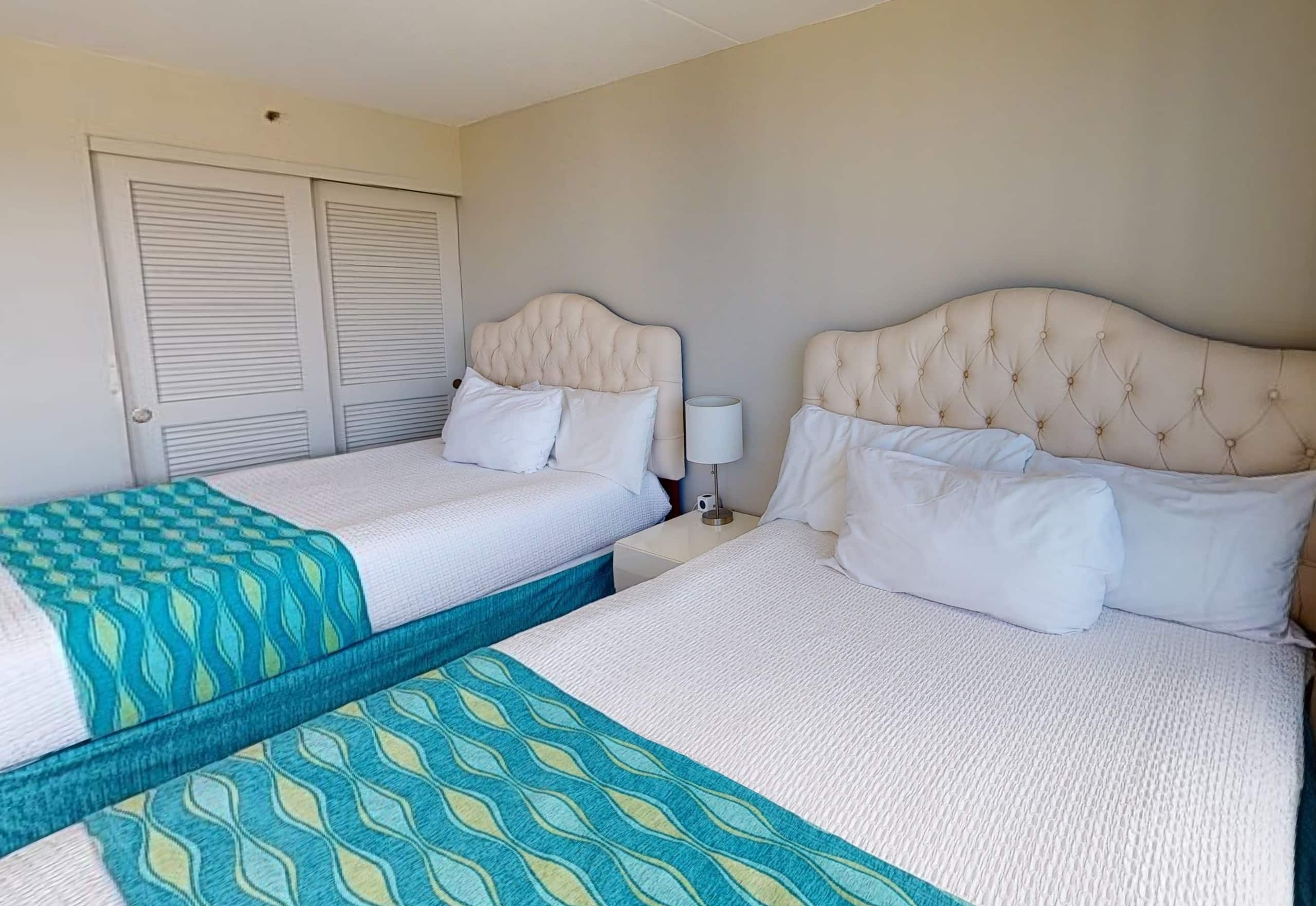 Condo in Honolulu · ★4.32 · 1 bedroom · 3 beds · 1 private bath - Image 11