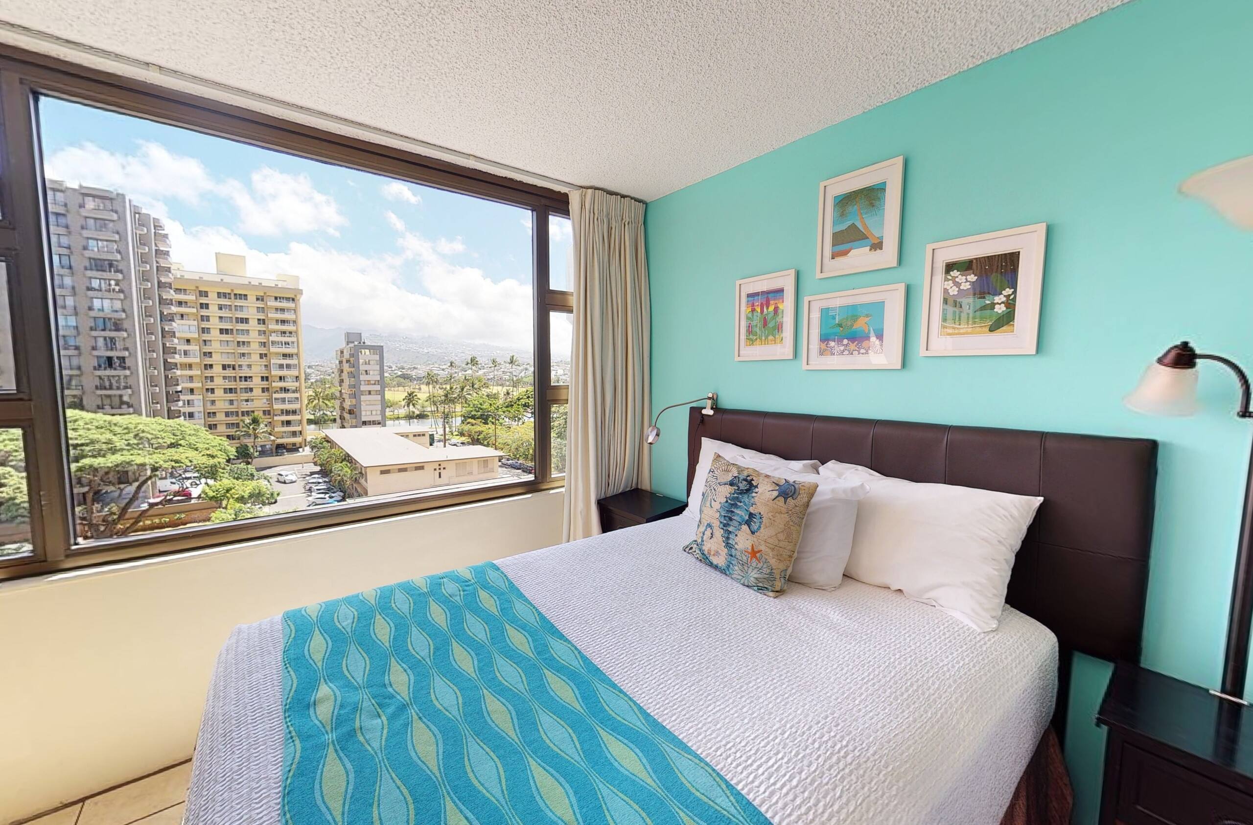Condo in Honolulu · ★4.2 · 1 bedroom · 3 beds · 1 private bath - Image 2