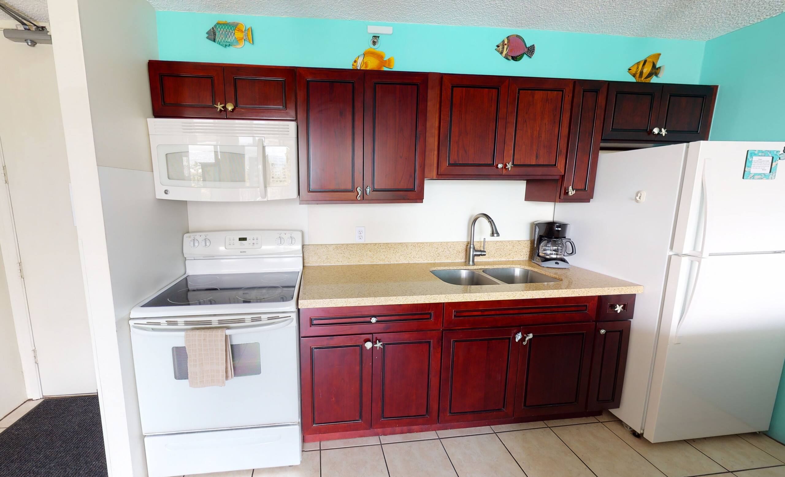Condo in Honolulu · ★4.2 · 1 bedroom · 3 beds · 1 private bath - Image 14