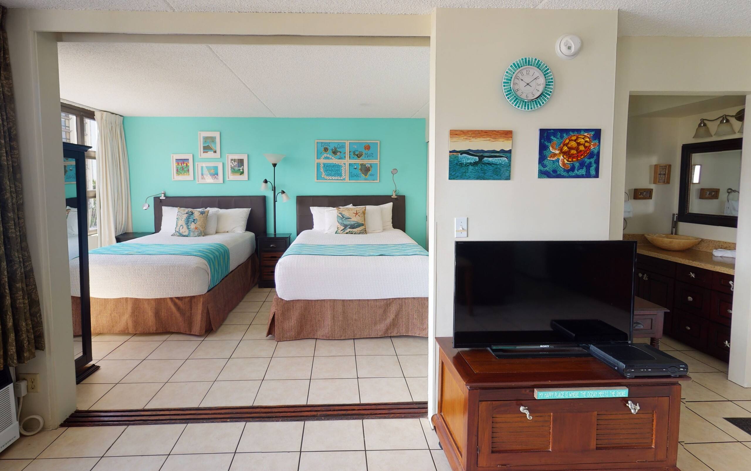 Condo in Honolulu · ★4.2 · 1 bedroom · 3 beds · 1 private bath - Image 17