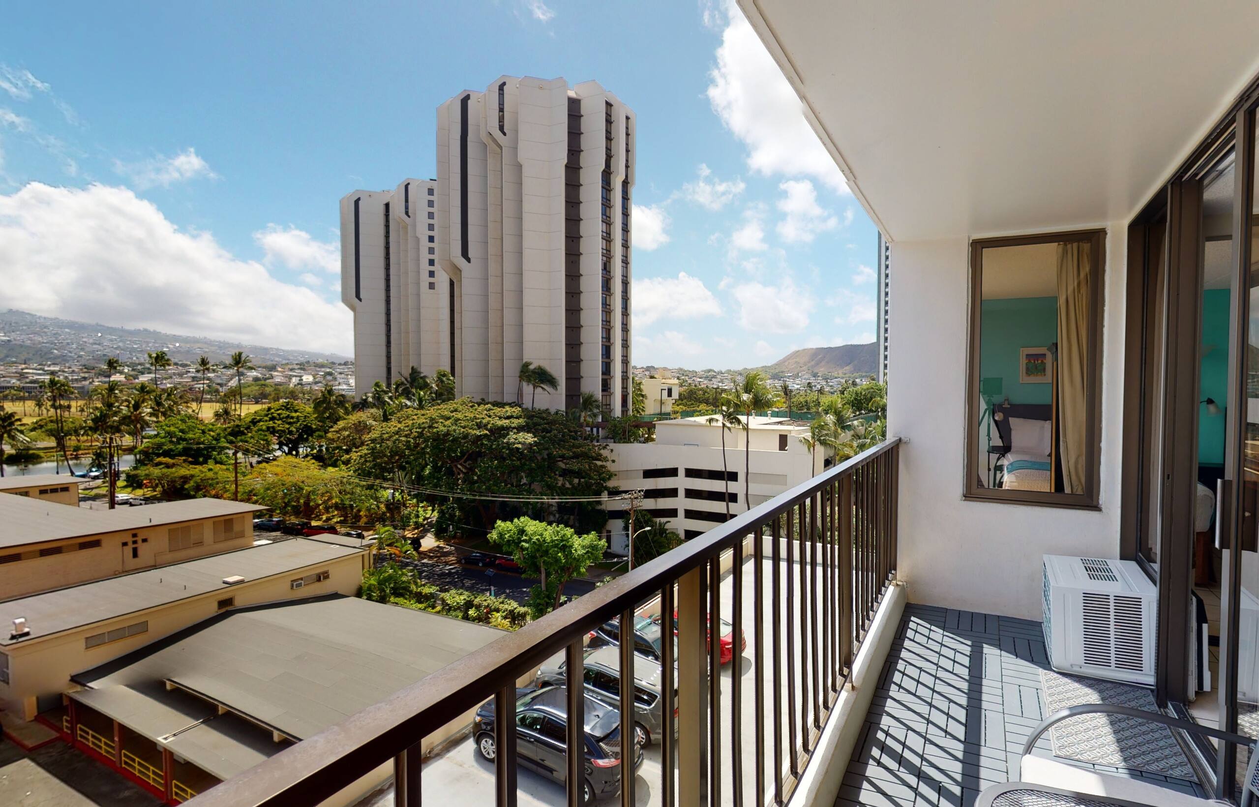 Condo in Honolulu · ★4.2 · 1 bedroom · 3 beds · 1 private bath - Image 29