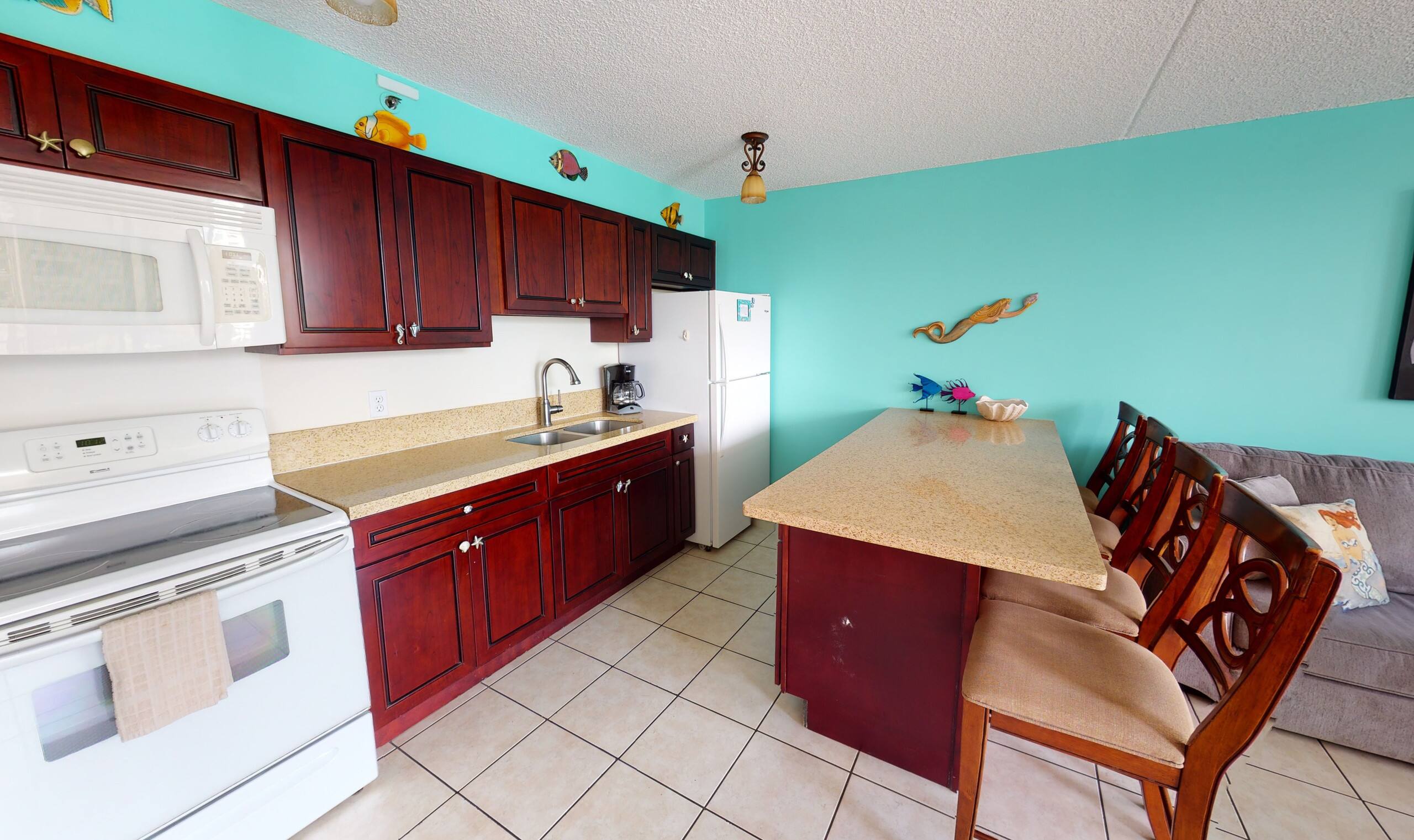 Condo in Honolulu · ★4.2 · 1 bedroom · 3 beds · 1 private bath - Image 3