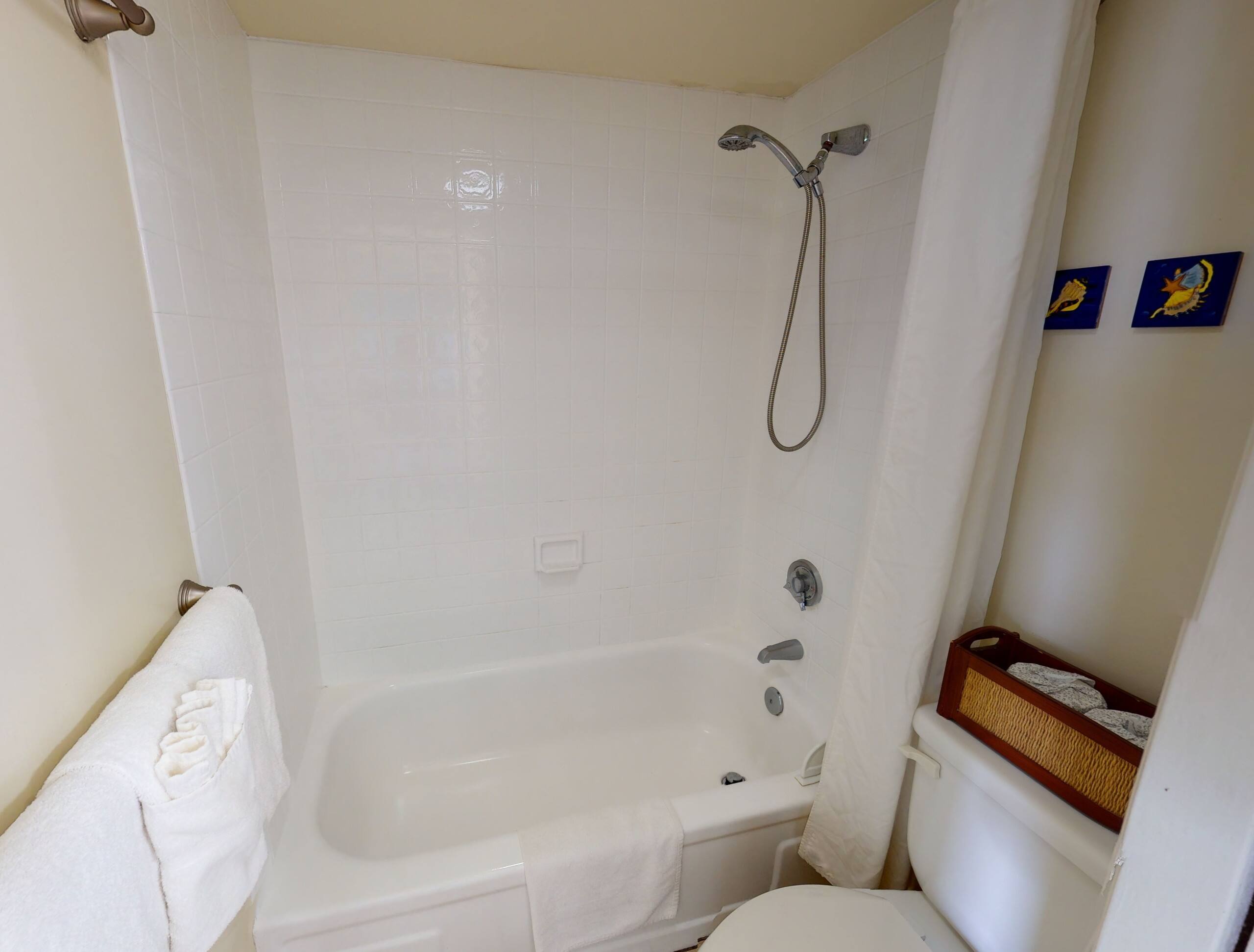 Condo in Honolulu · ★4.2 · 1 bedroom · 3 beds · 1 private bath - Image 24