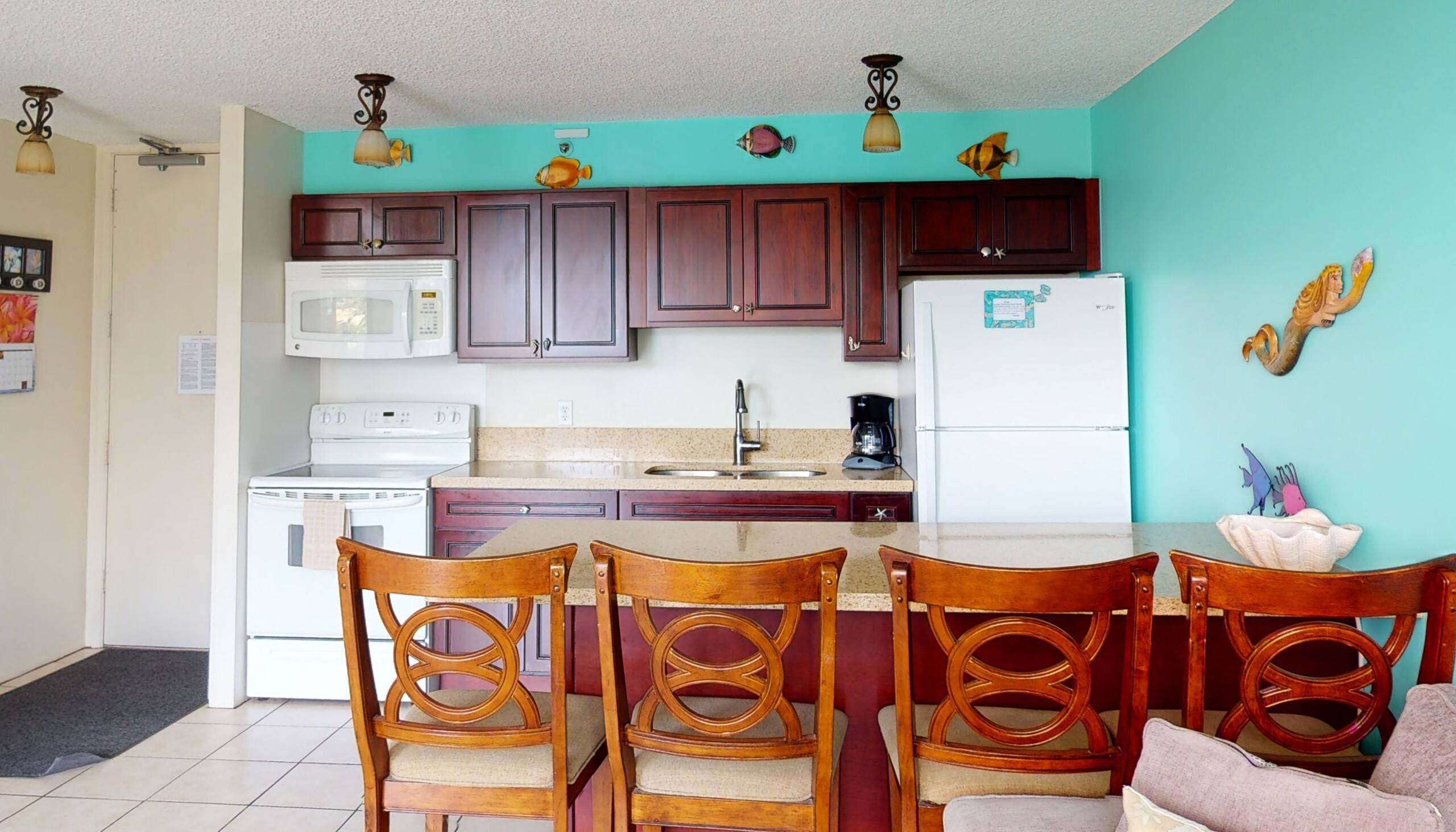 Condo in Honolulu · ★4.2 · 1 bedroom · 3 beds · 1 private bath - Image 13