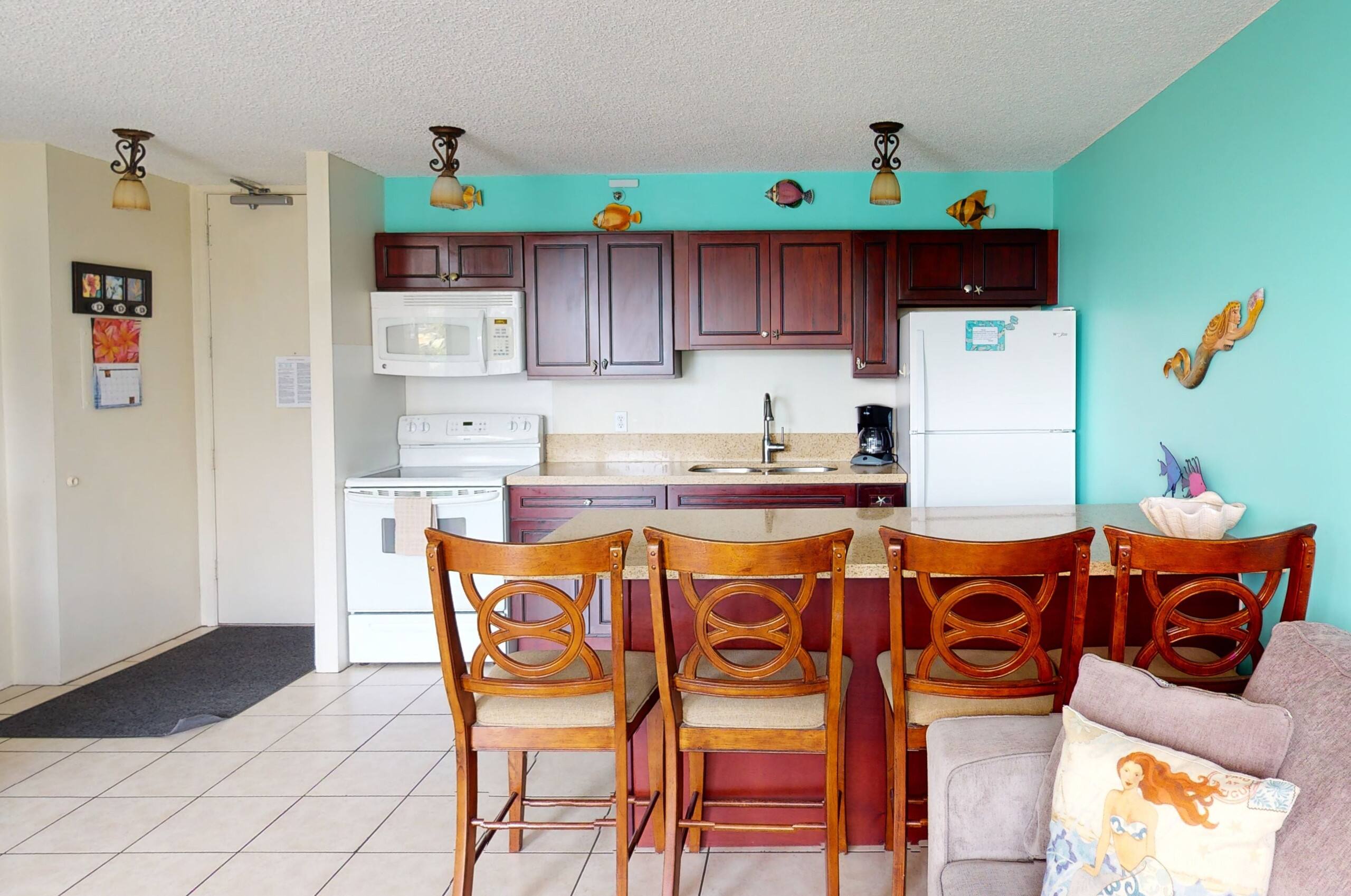 Condo in Honolulu · ★4.2 · 1 bedroom · 3 beds · 1 private bath - Image 11